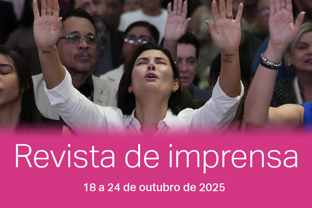 A ex-primeira-dama Michelle Bolsonaro reza por seu marido durante culto em igreja evangélica de Brasília (24.07.2025)