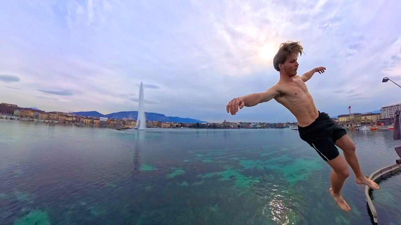 Lucien Charlon s'entraîne aux Bains des Pâquis, à Genève, en mars 2025.