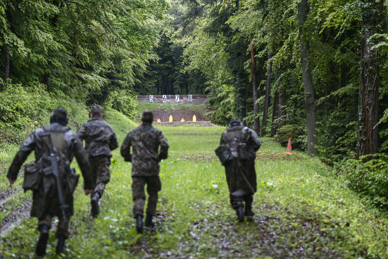 Sodaten auf einem Schiessplatz
