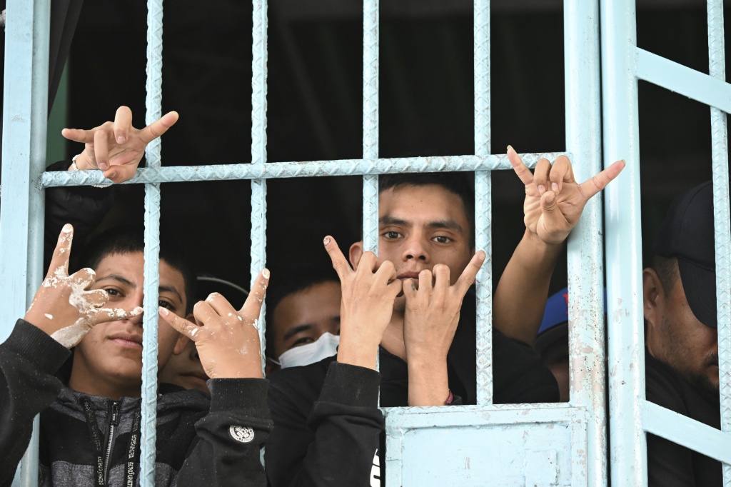 Las autoridades desmantelan una vivienda que construían pandilleros sin autorización en una cárcel de Guatemala - SWI swissinfo.ch