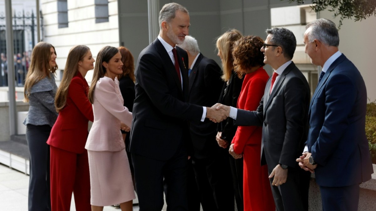 El rey Felipe VI destaca la transición democrática de España como modelo -  SWI swissinfo.ch
