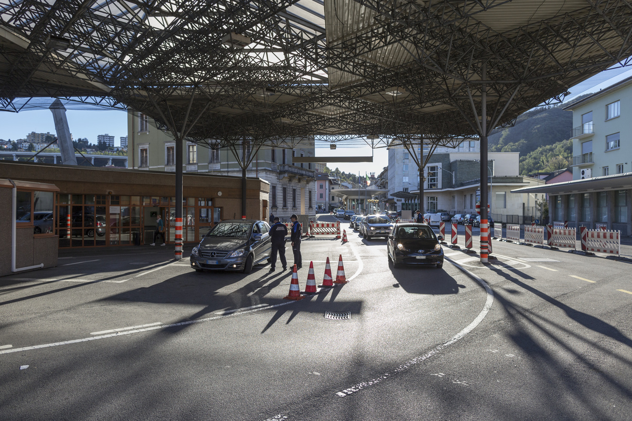 Il valico doganale di Chiasso.