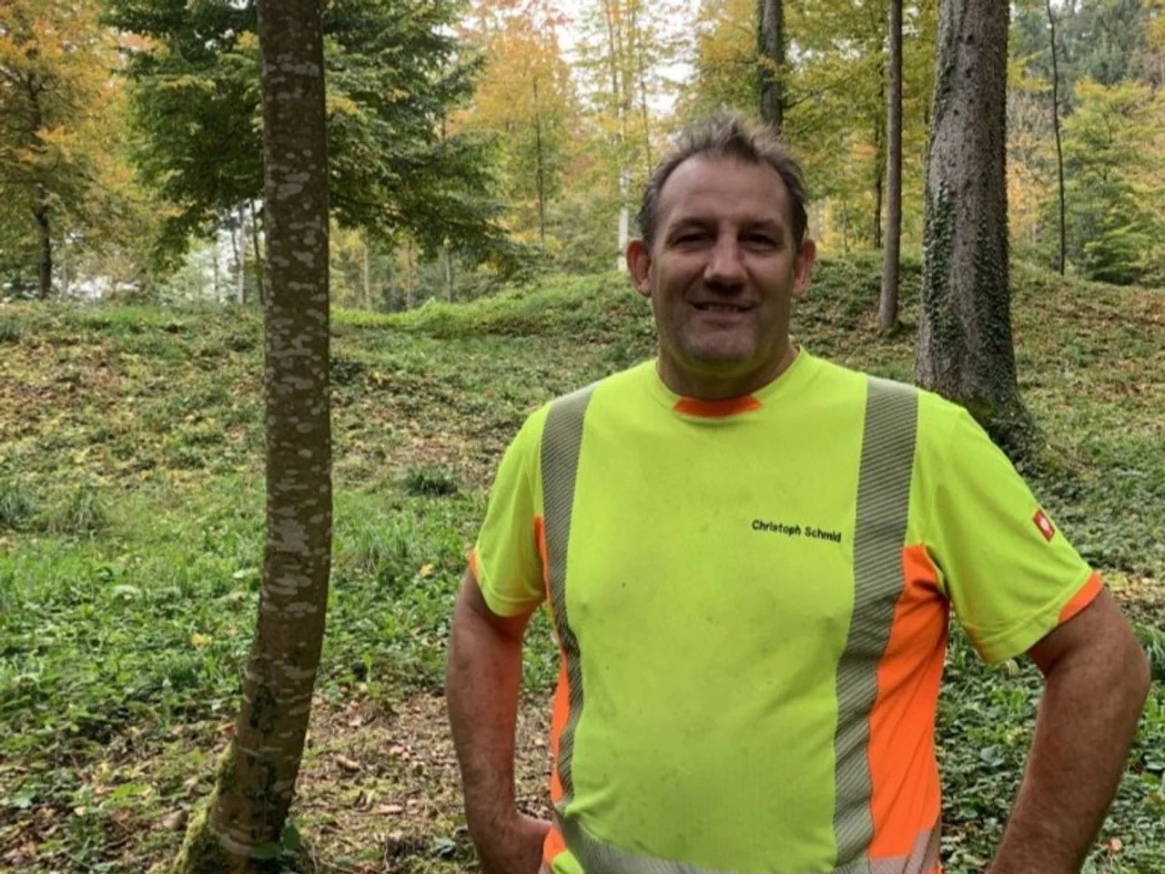 Many people come to Unterlunkhofen to see the old burial site, says forester Christoph Schmid.
