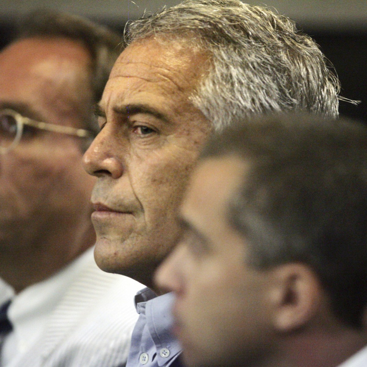 Nuevos correos electrónicos muestran las conexiones de Jeffrey Epstein en  Suiza - SWI swissinfo.ch