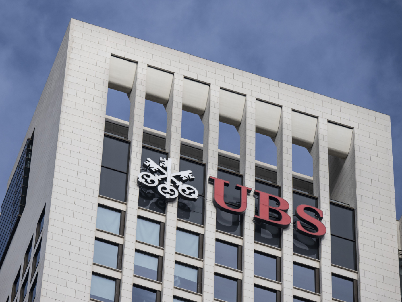 UBS paid 1.6 billion to buy back its own shares