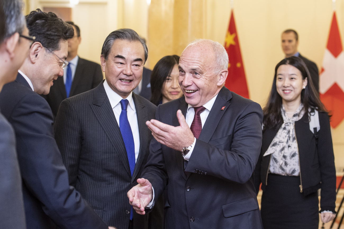 2019年10月，时任瑞士总统乌利·毛勒在瑞士首都伯尔尼接待中国外交部长王毅及中国代表团。