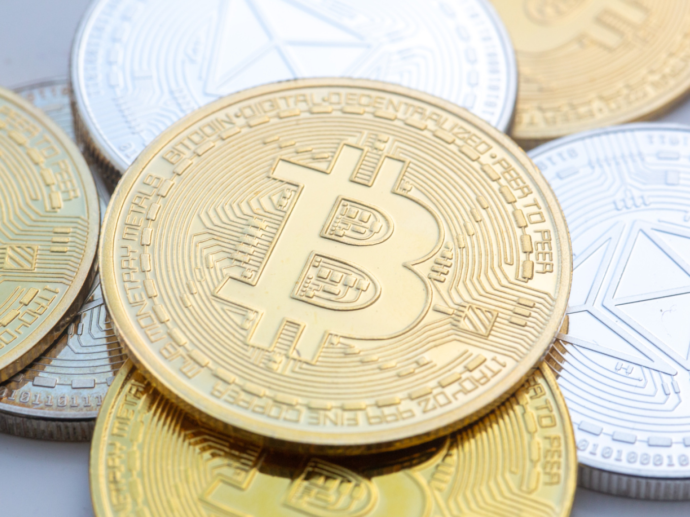 Bitcoin mit Kursrutsch - SWI swissinfo.ch