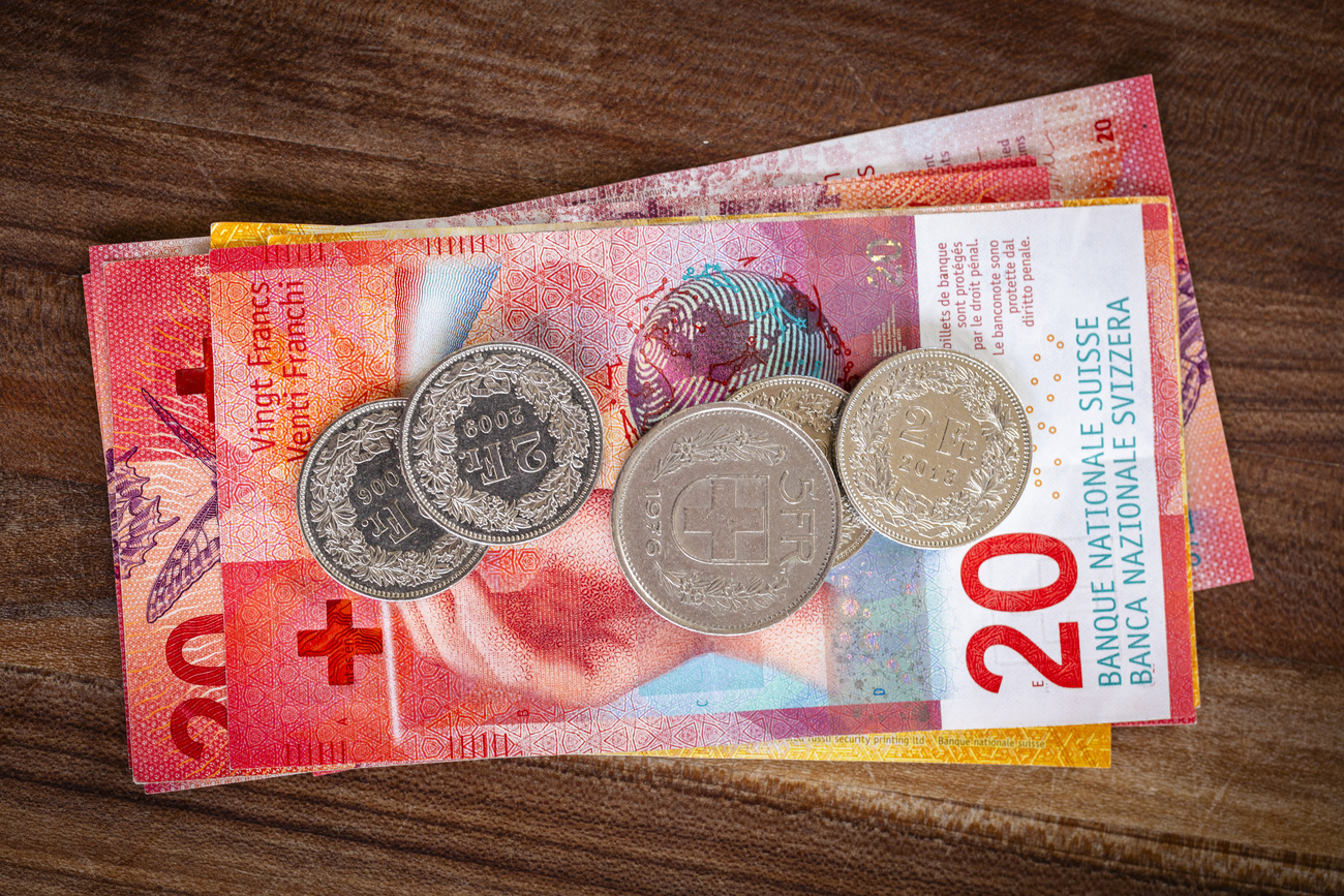 Banconote e montete di franco svizzero