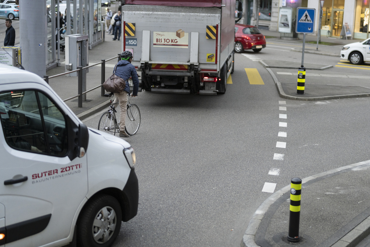 Coexistence on the roads between motorists and cyclists is not always easy.