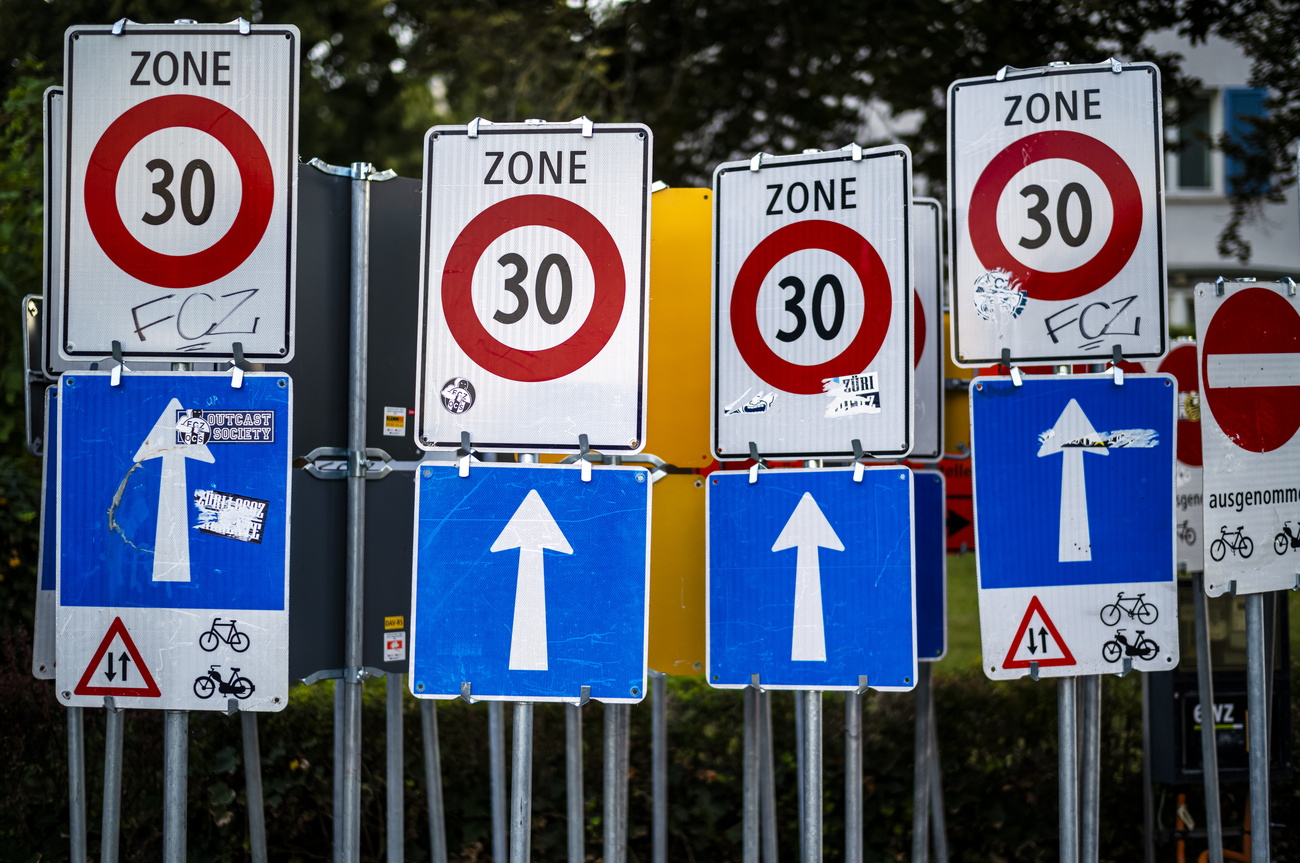 Panneaux de limitation de vitesse à 30