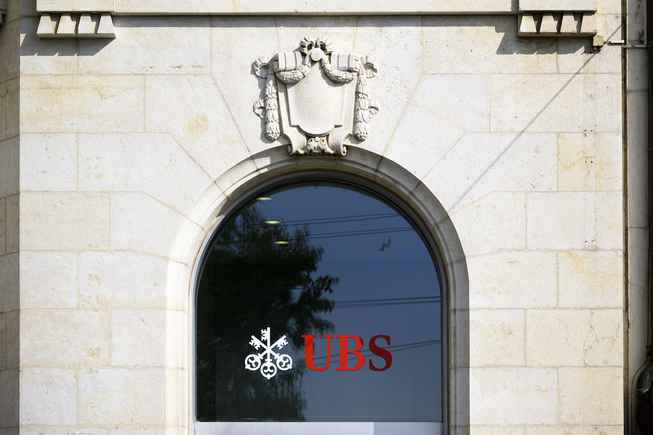 Swiss investors push for UBS to settle over Credit Suisse bond write-off