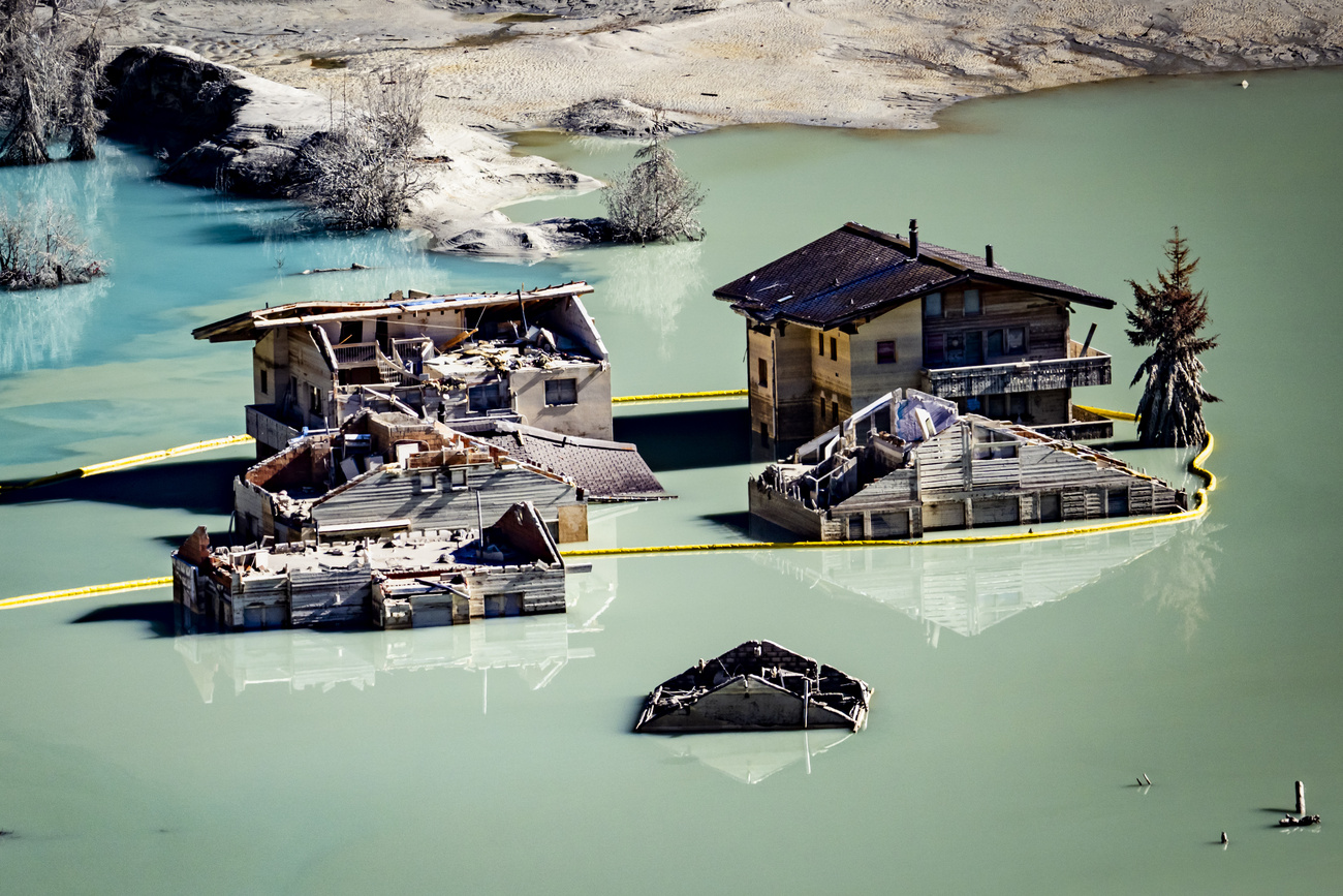 case di blatten sotto l'acqua