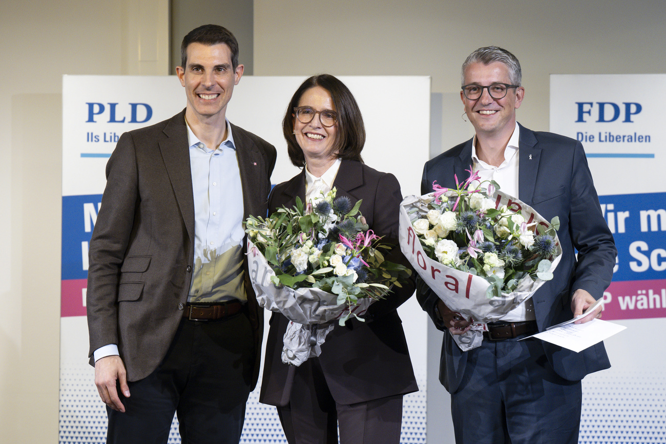 Il PLR fa notizia – qui la nuova direzione del partito con il presidente uscente Thierry Burkart (a destra).