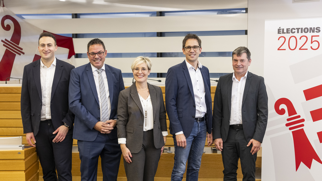 The first group photo for the new Jura government.