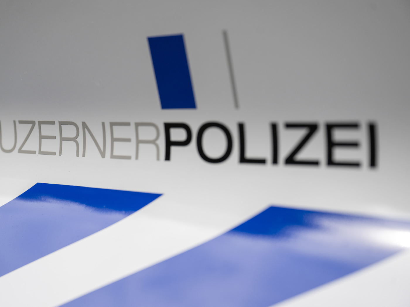 Jugendlicher flüchtet in Luzern mit dem Auto vor der Polizei - SWI ...