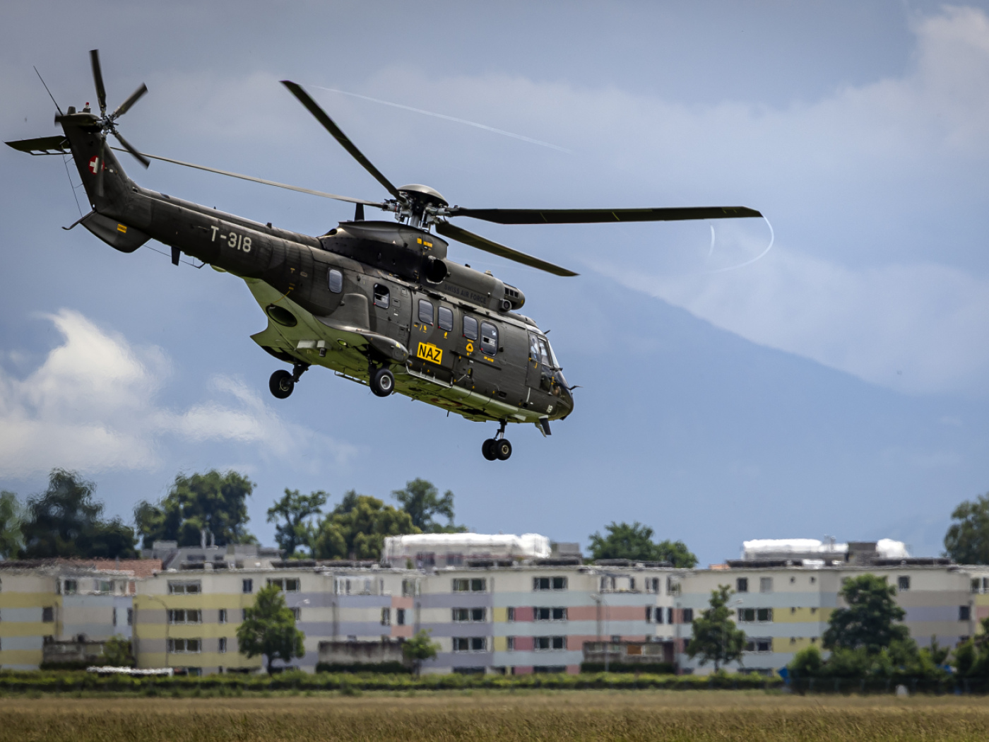 elicottero in fase di atterraggio