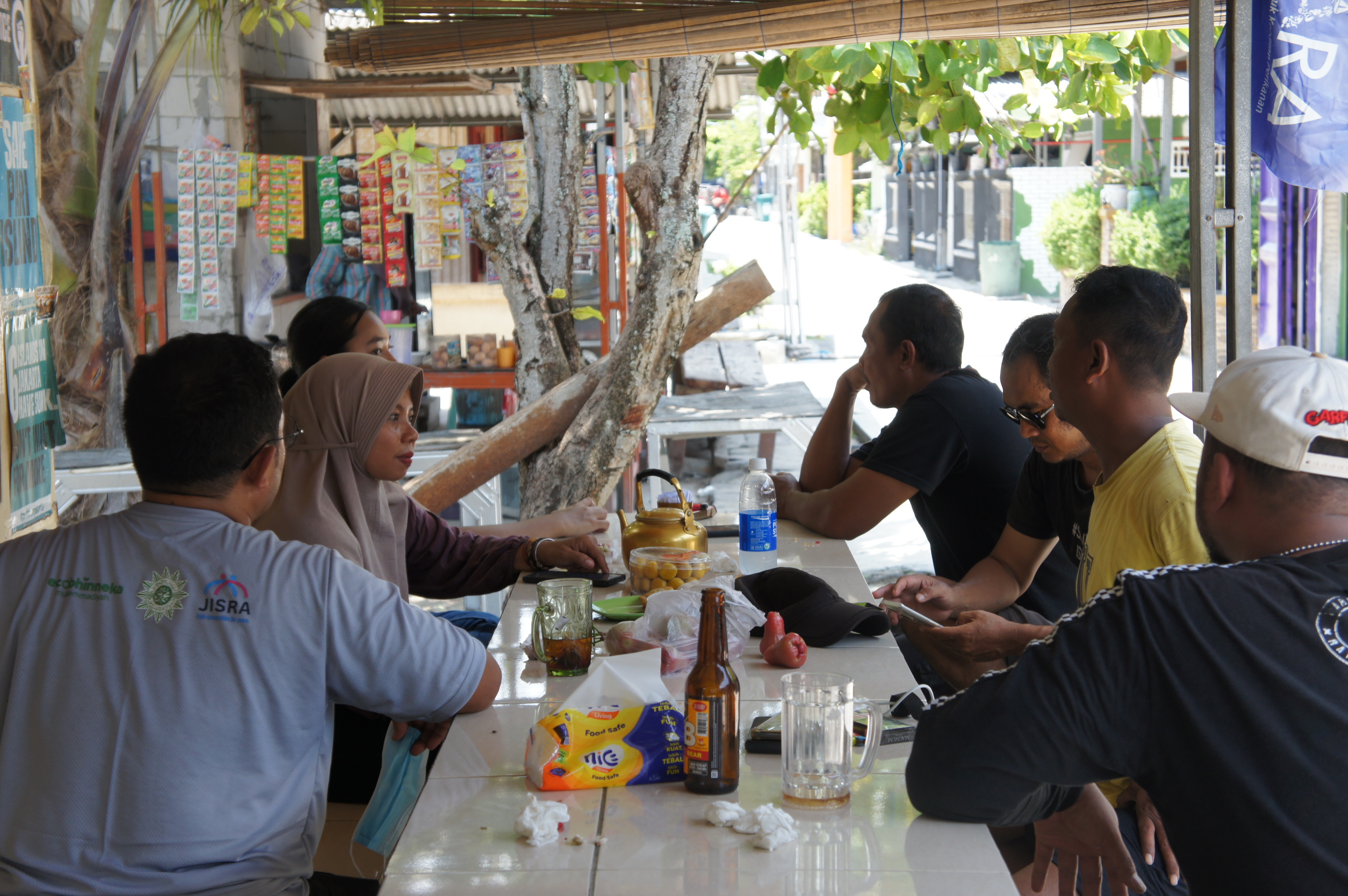 La terrasse de la maison d'hôte d'Ibu Asmania, Pulau Pari.