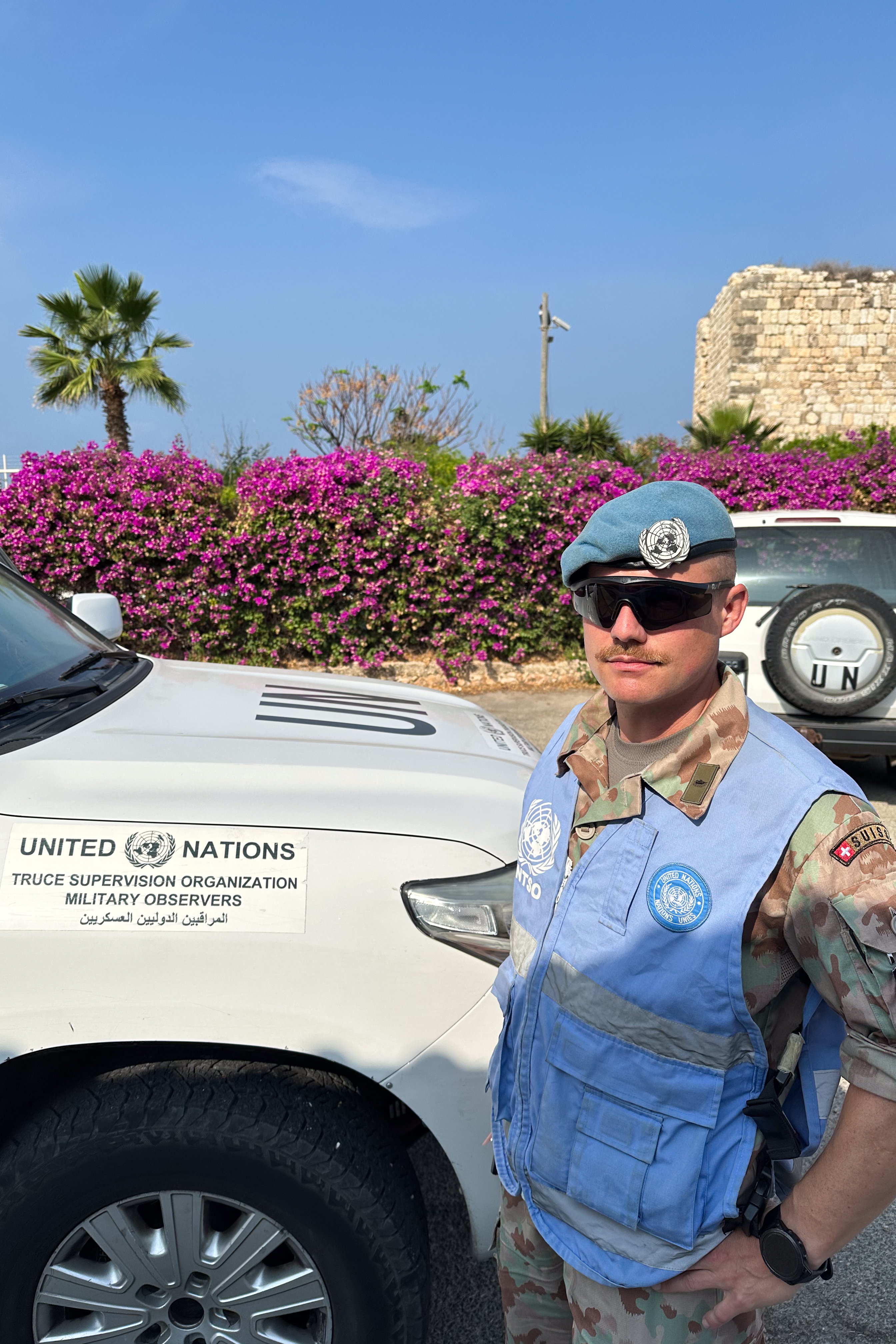 Ein Schweizer Offizier in einem UNO-Gewand