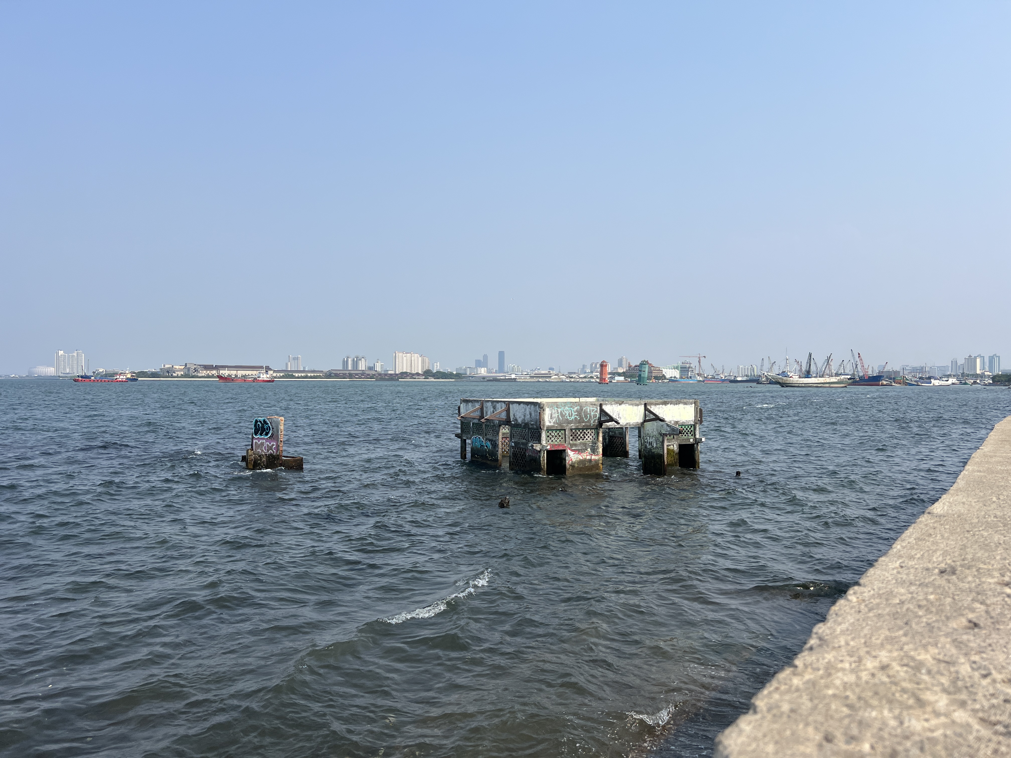 La Mosquée Waladuna de Muara Baru à Jakarta, en Indonésie.