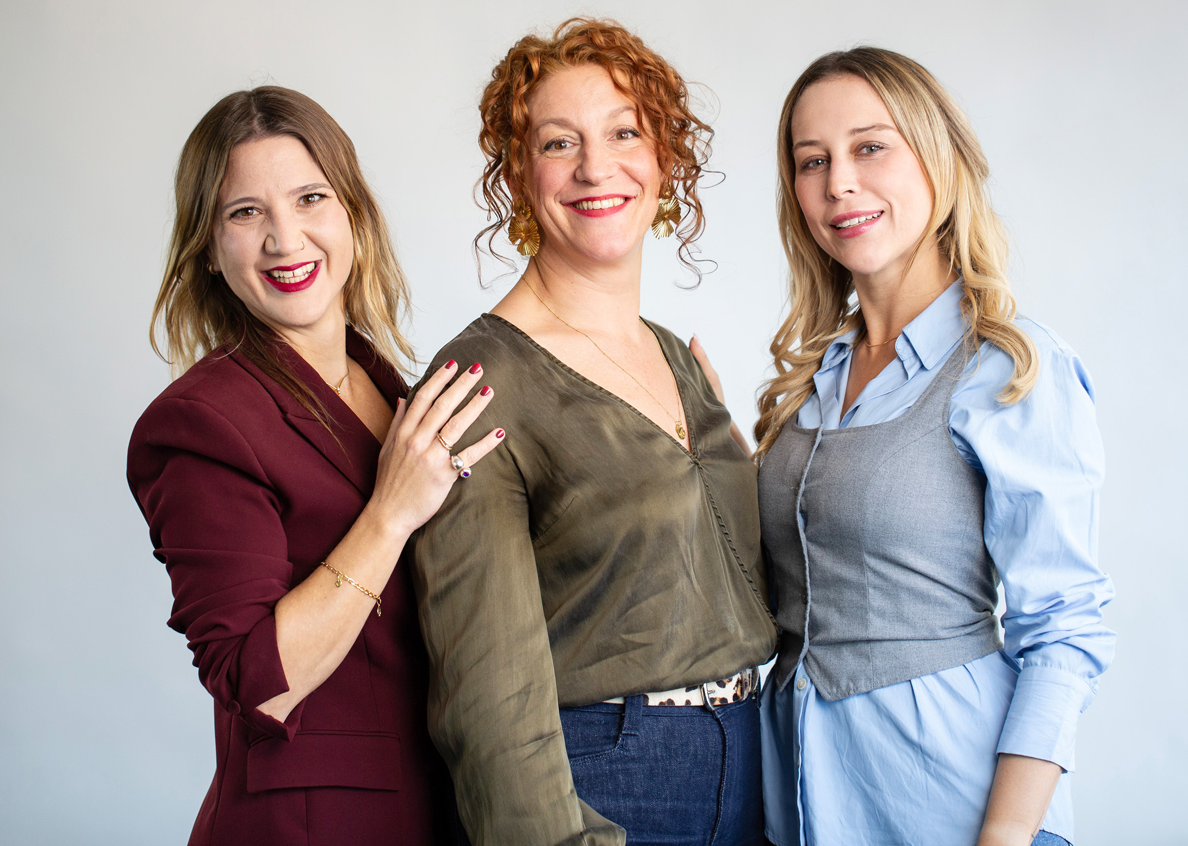 Die Podcast-Hosts: Claire Micaillef, Emilie Ridard und Camille Kündig (von links).