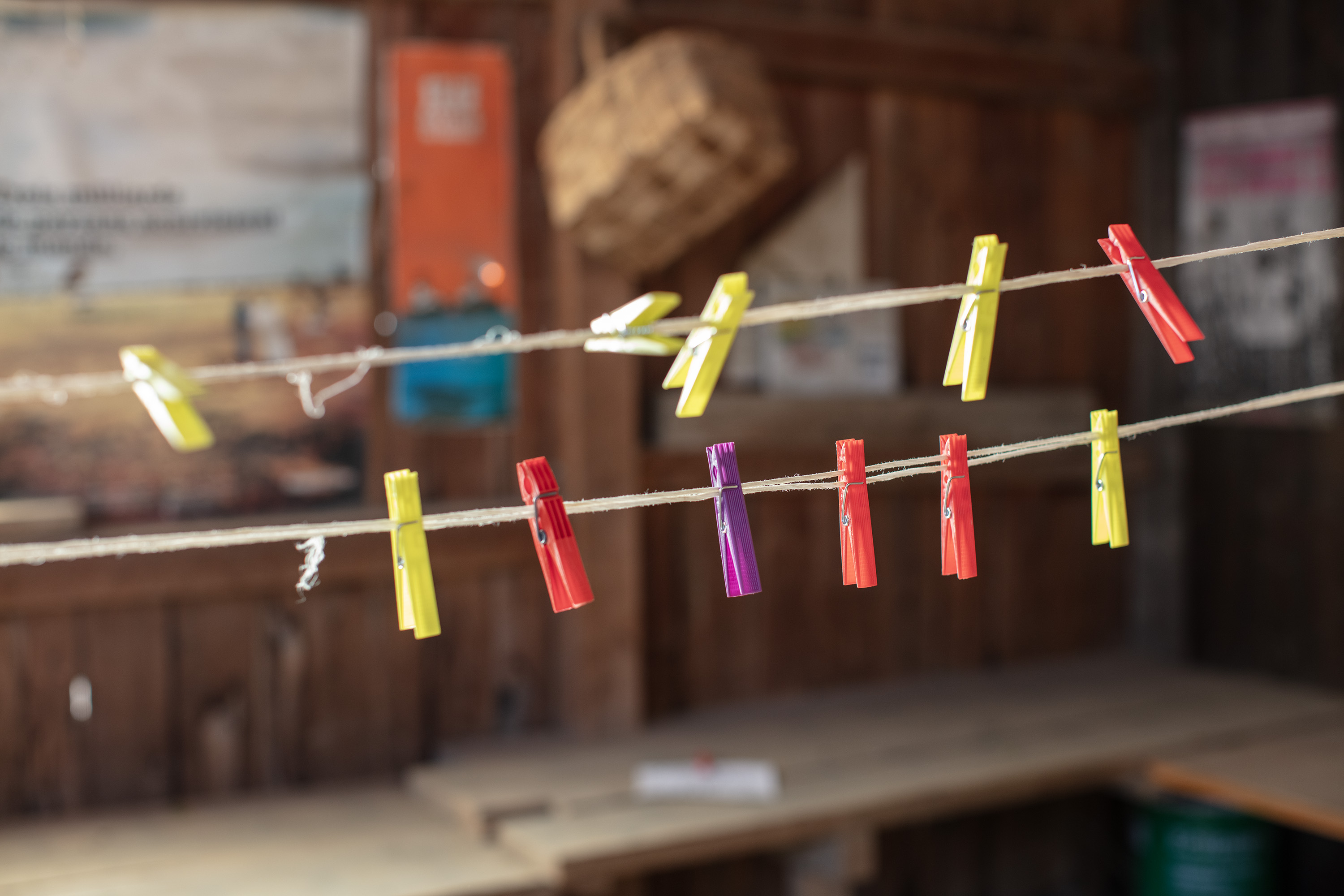 farbige Wäscheklammern