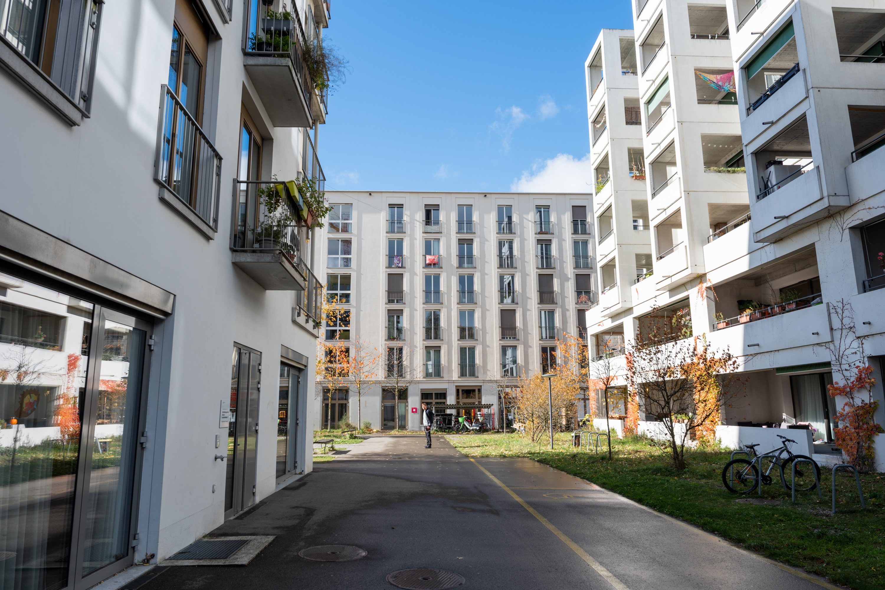 Un barrio con edificios residenciales