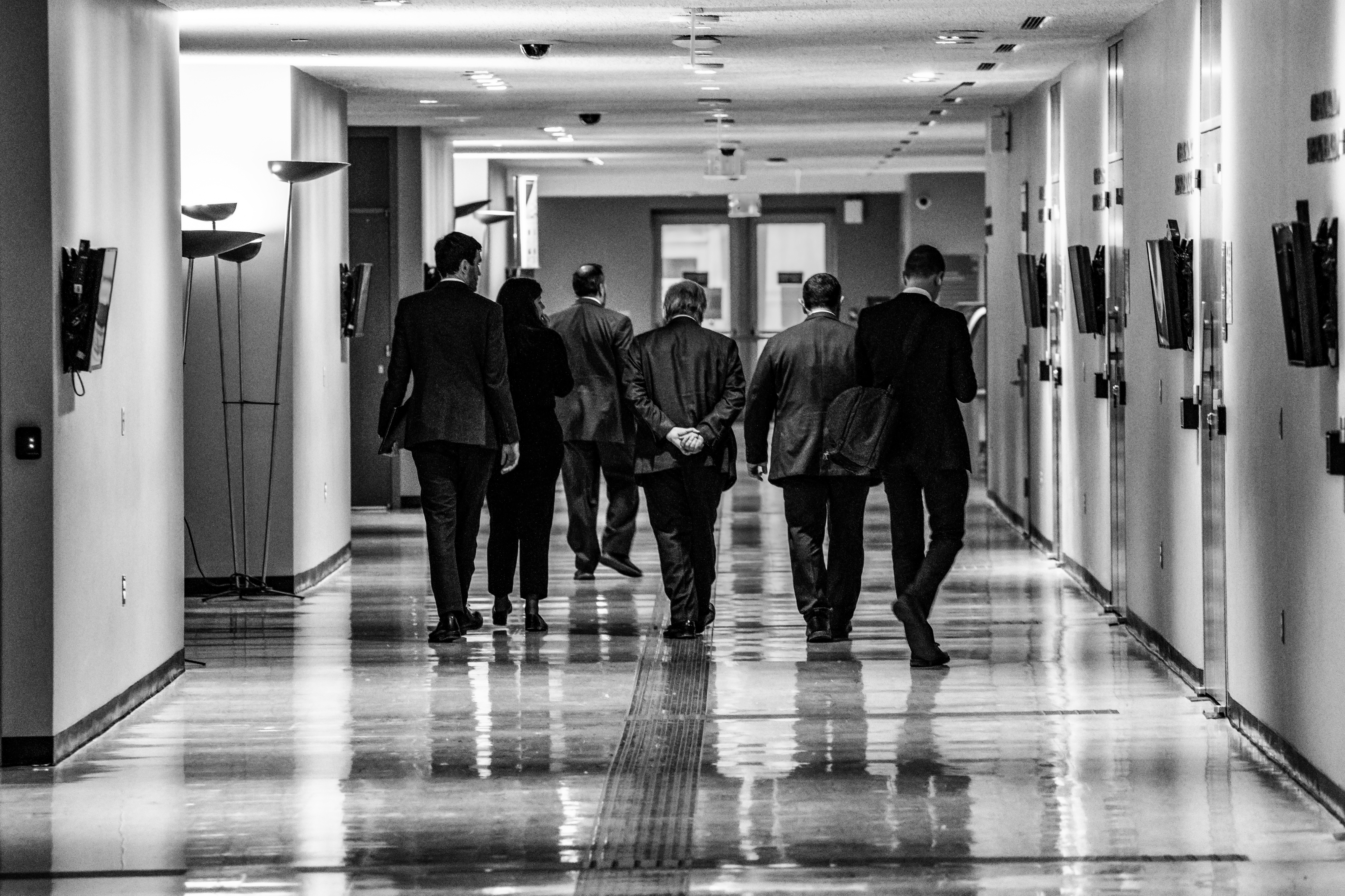 المشي في الردهة