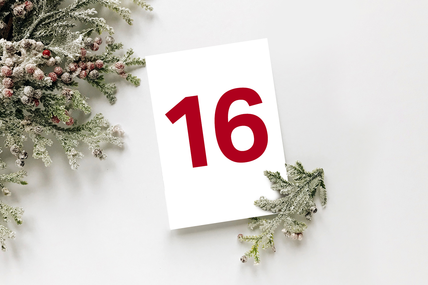 numero 16 con decorazioni natalizie