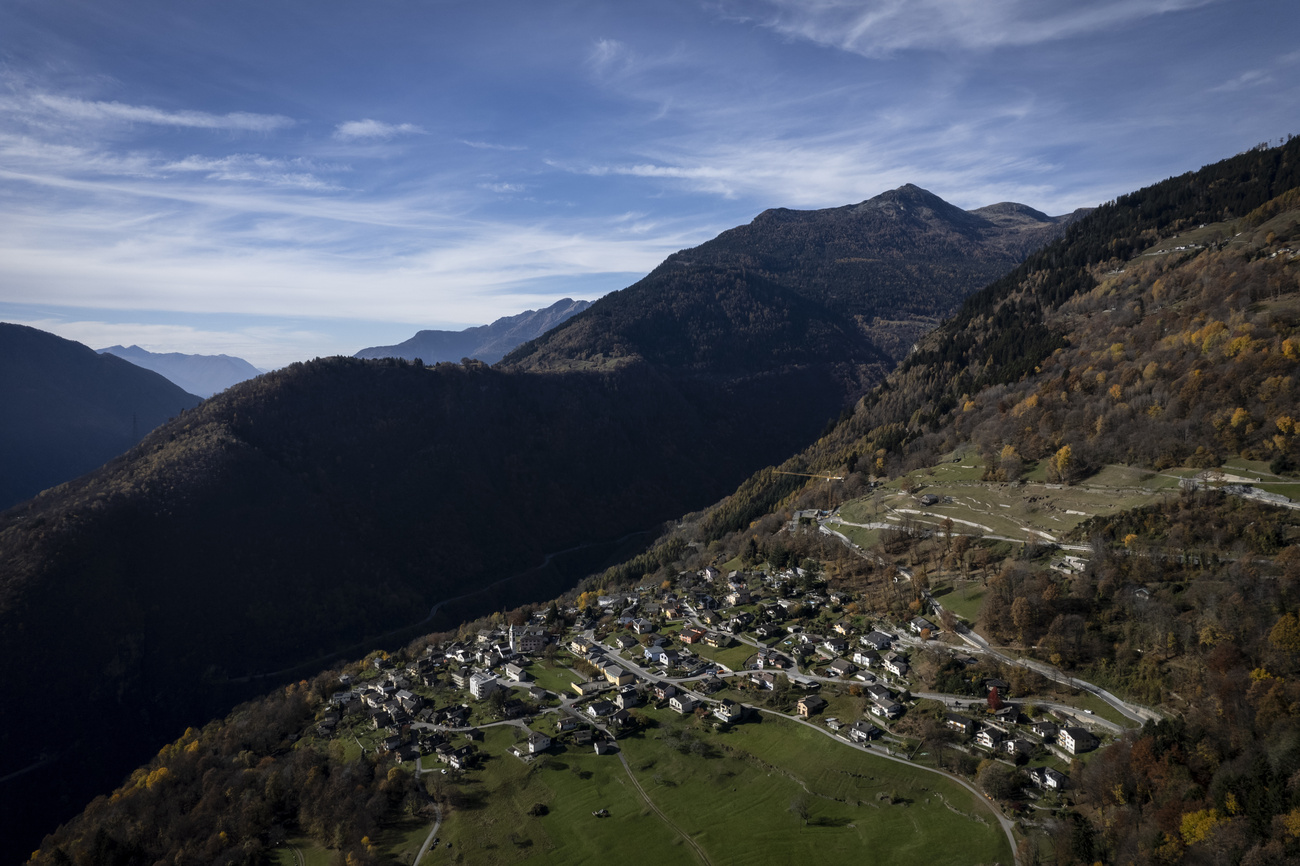 В начале 1980-х в посёлке Кастаньяда (Castaneda) был построен единый школьный комплекс, куда стали ходить дети из всех деревень долины Каланка.