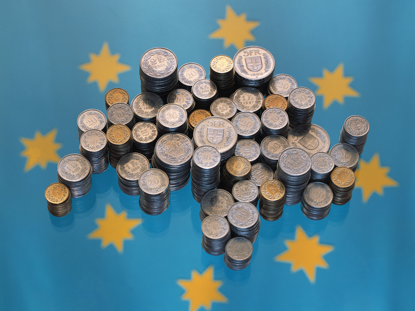 Медиану не следует путать со «средним» показателем. Разница в оплате труда между мужчинами и женщинами продолжает сокращаться.