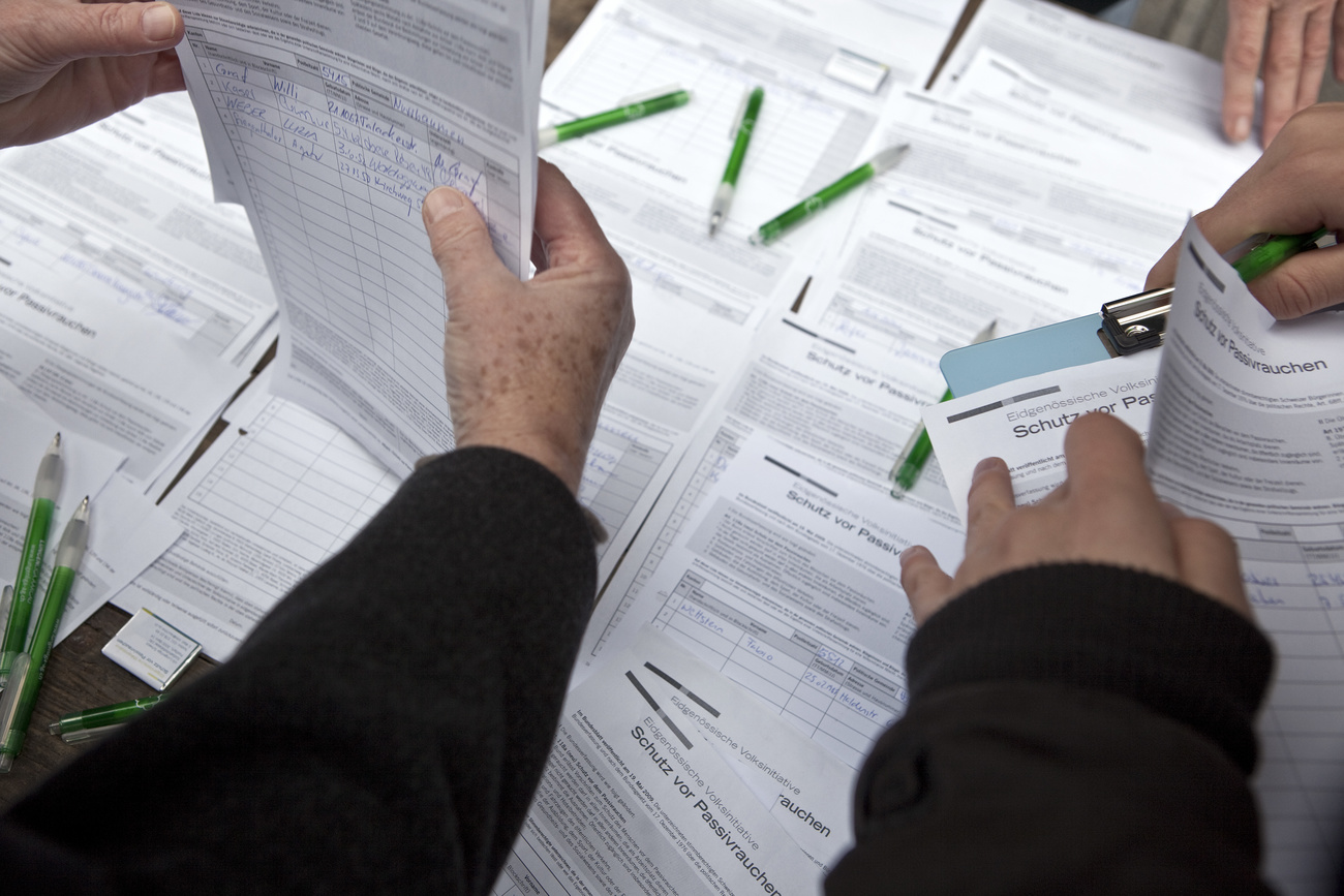 Companies collect signatures for Swiss initiatives