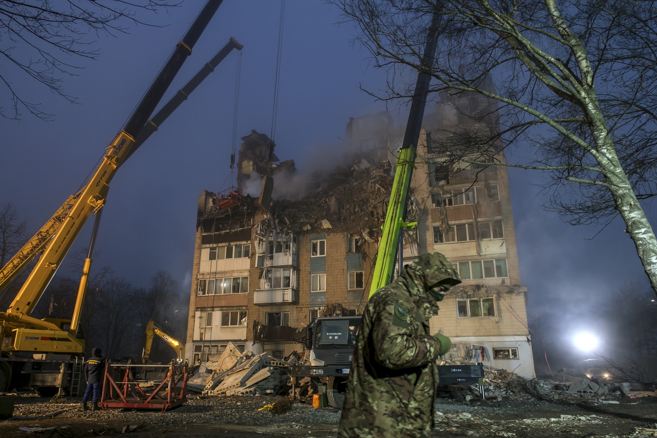 А тем временем российские удары по мирным городам продолжаются.