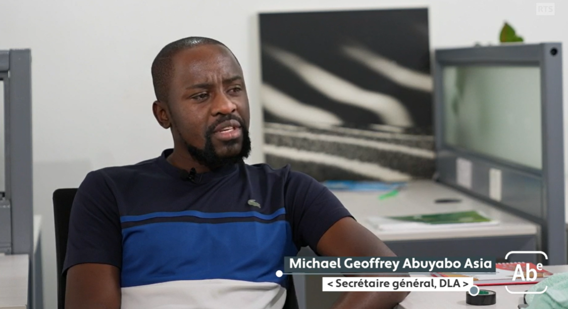 Homme dans un bureau
