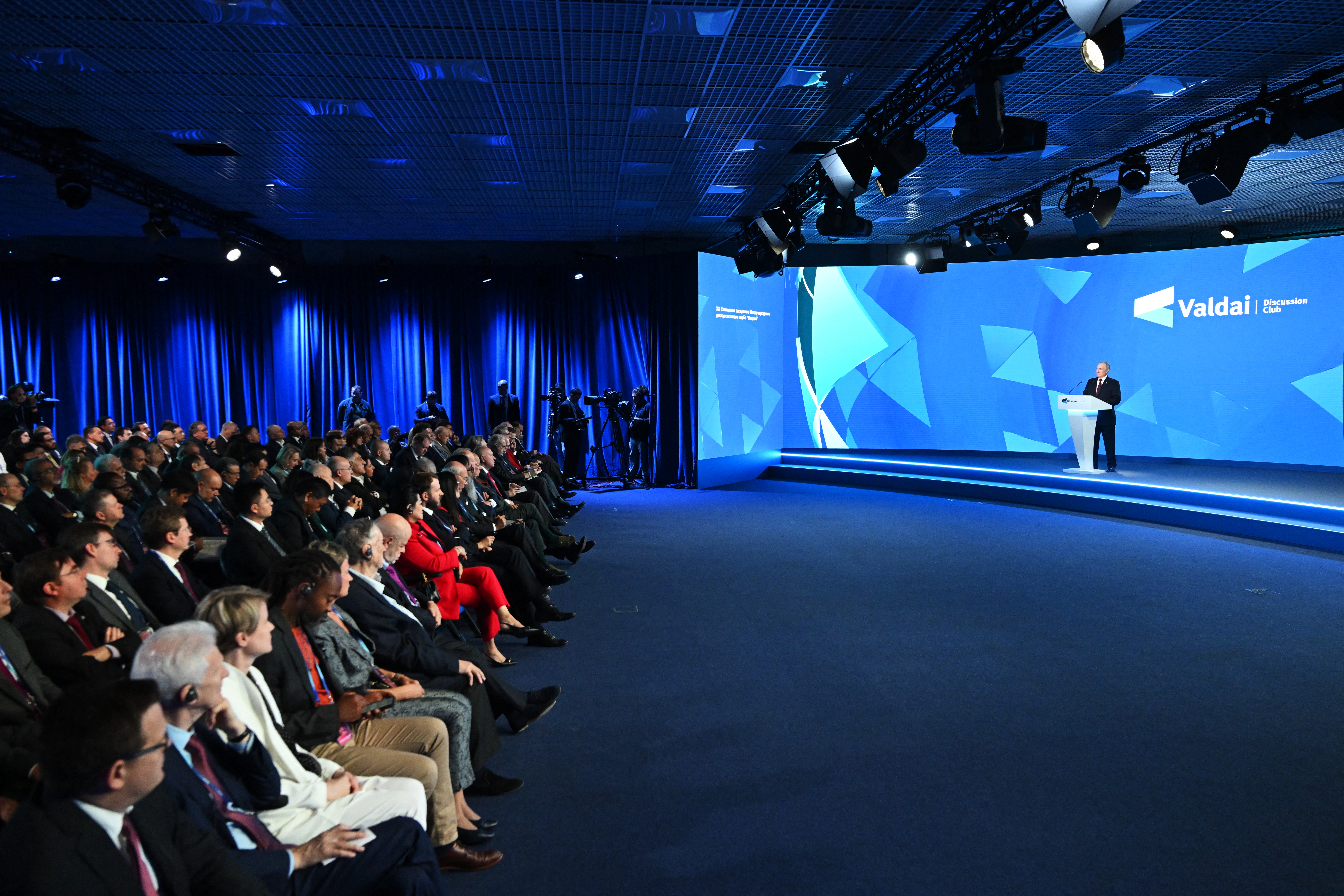 Tra i bersagli dell'UE ci sono cinque esperti associati al Valdai Club, un forum internazionale e un think tank con sede in Russia in cui il presidente Vladimir Putin interviene annualmente.