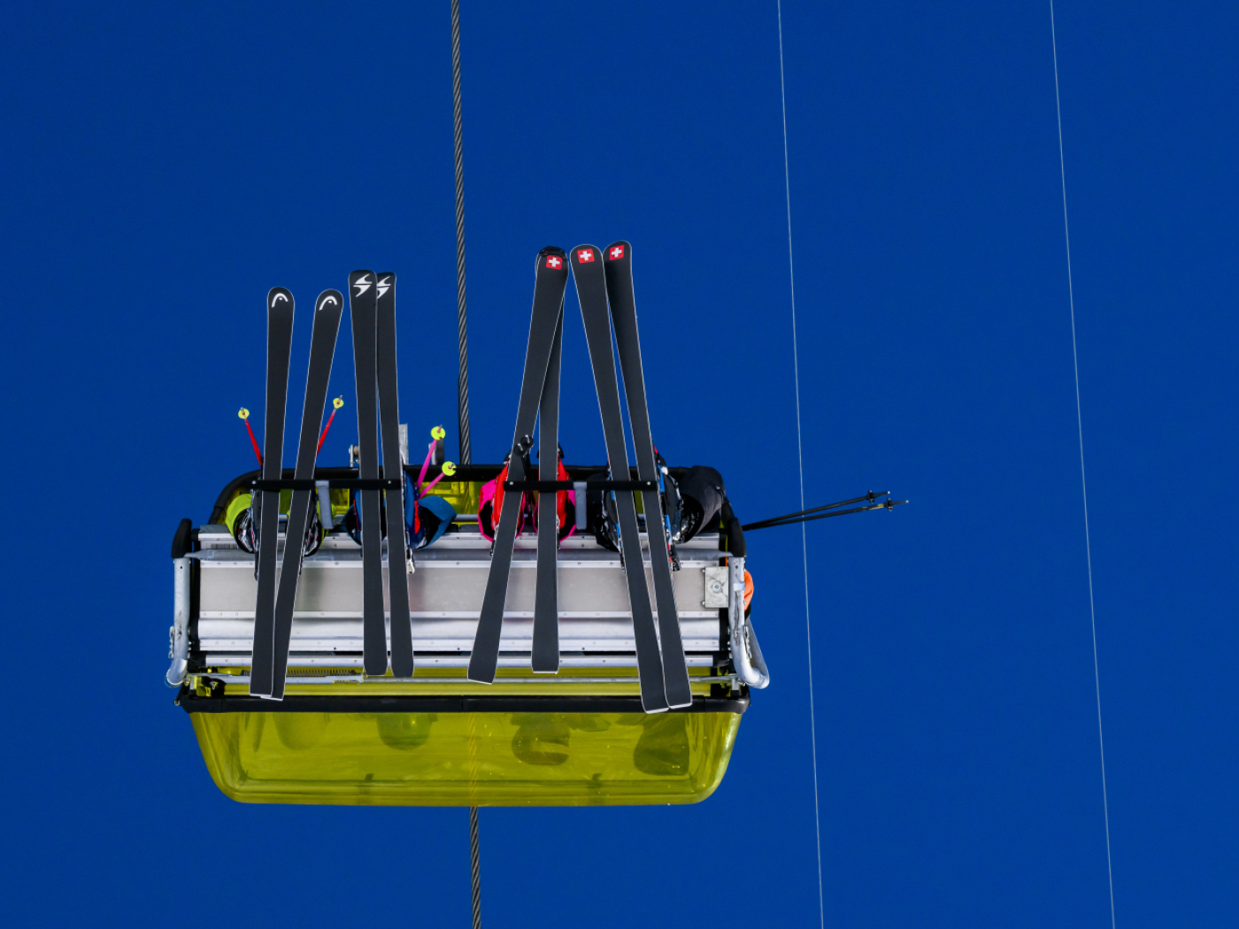 Man seriously injured after falling from chairlift in central Switzerland