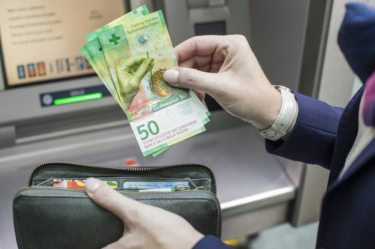 Obwohl die Verwendung von Bargeld bei alltäglichen Transaktionen stetig abnimmt, ist es bei der Schweizer Bevölkerung nach wie vor beliebt.