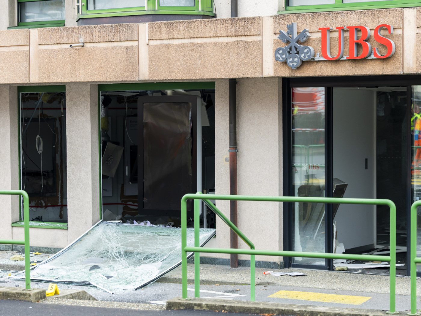 Bancomat attacked by explosives in Gland (VD) - Major damage