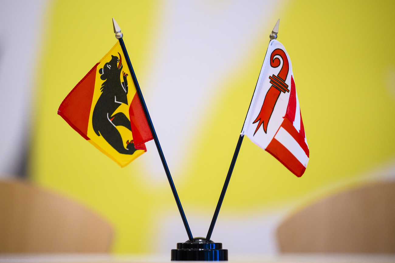 Le bandierine di Berna e Giura.
