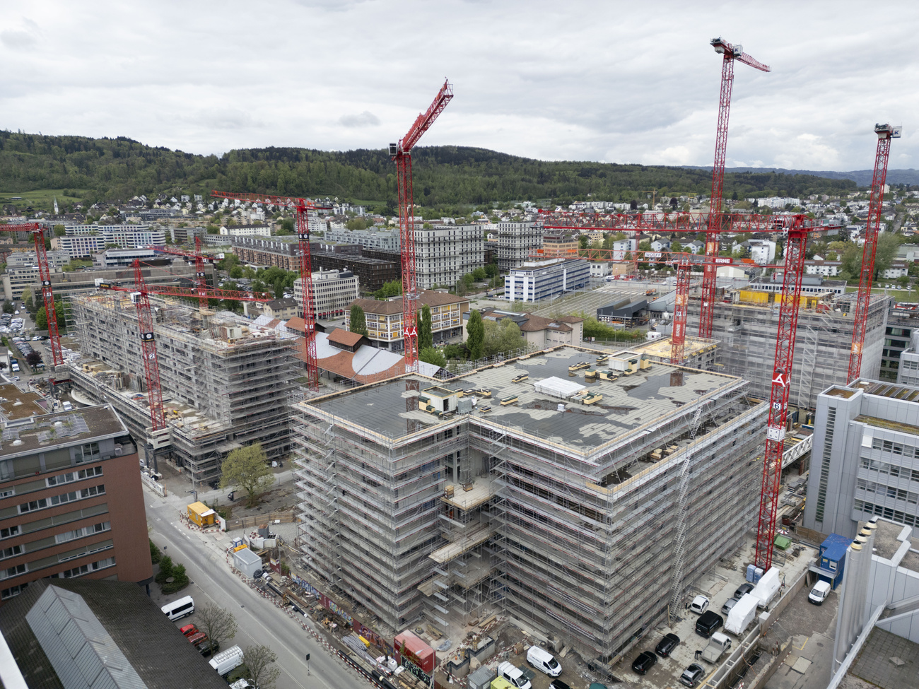 Palazzi in costruzione nella periferia di Zurigo.