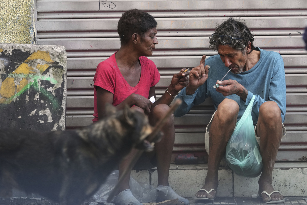 Consumo de crack à céu aberto em São Paulo.
