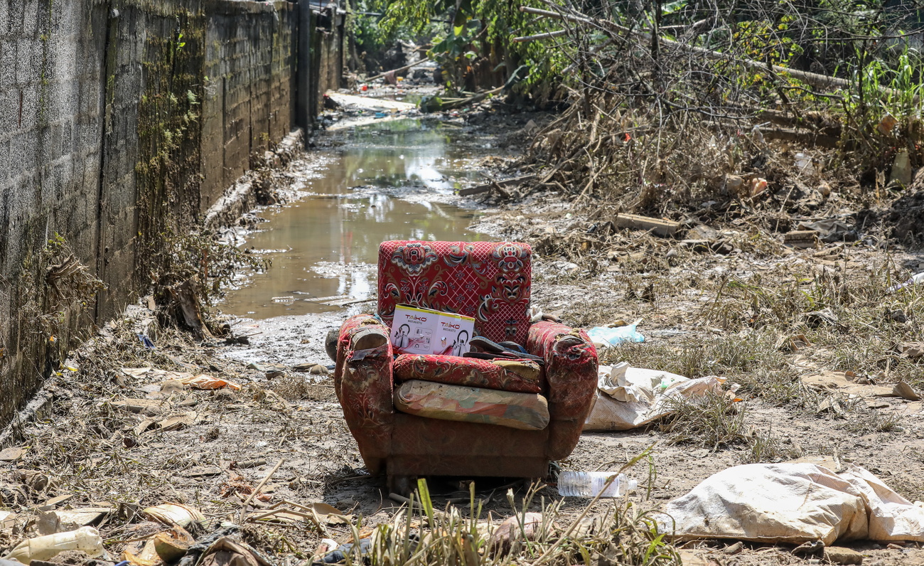 poltrona in area inondata