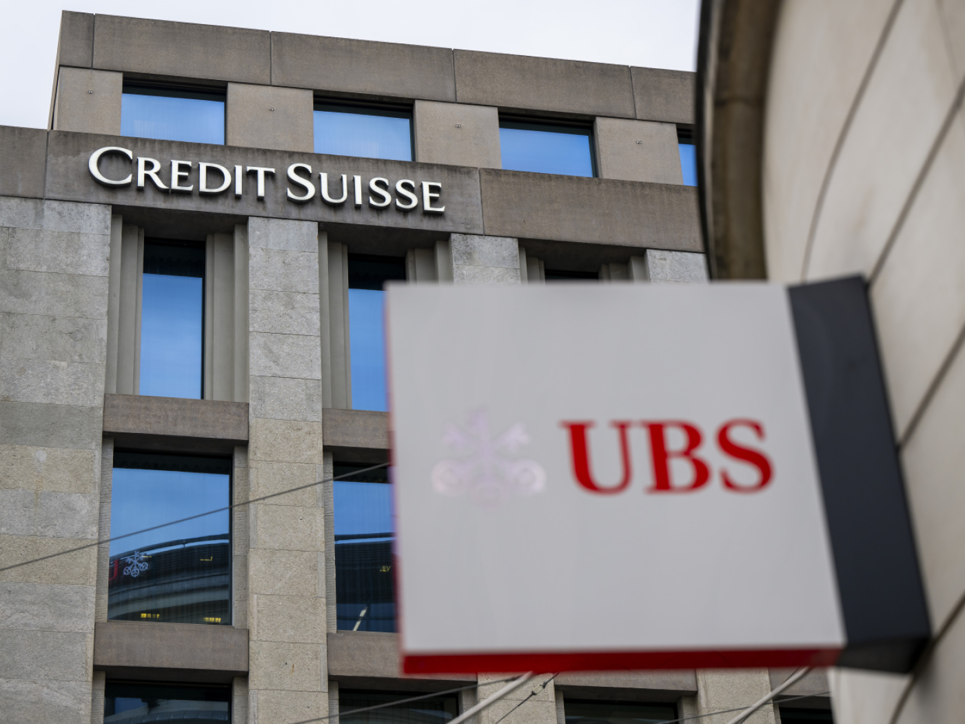 loghi ubs e credit suisse