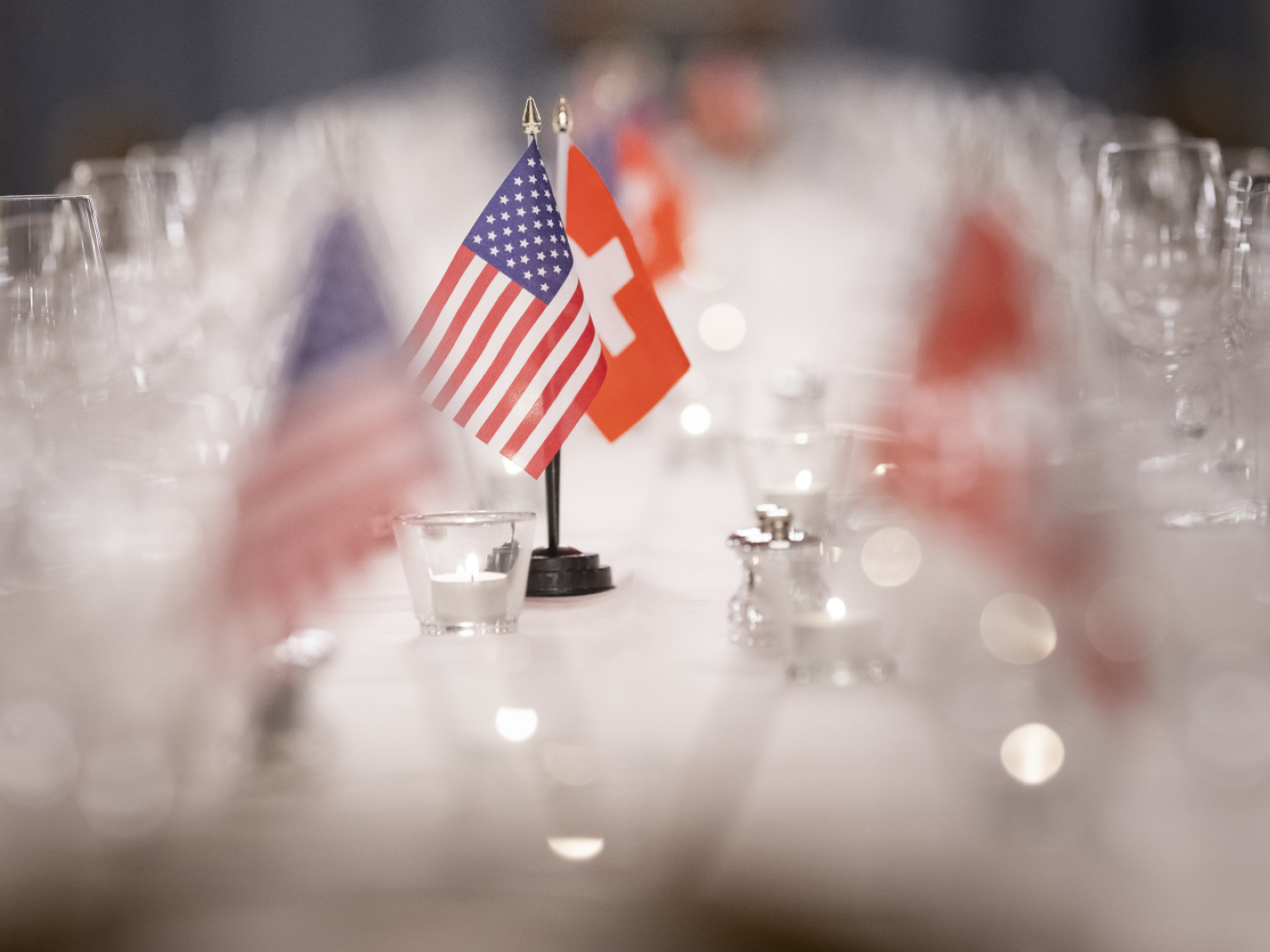 A survey shows public scepticism about a tariff deal.