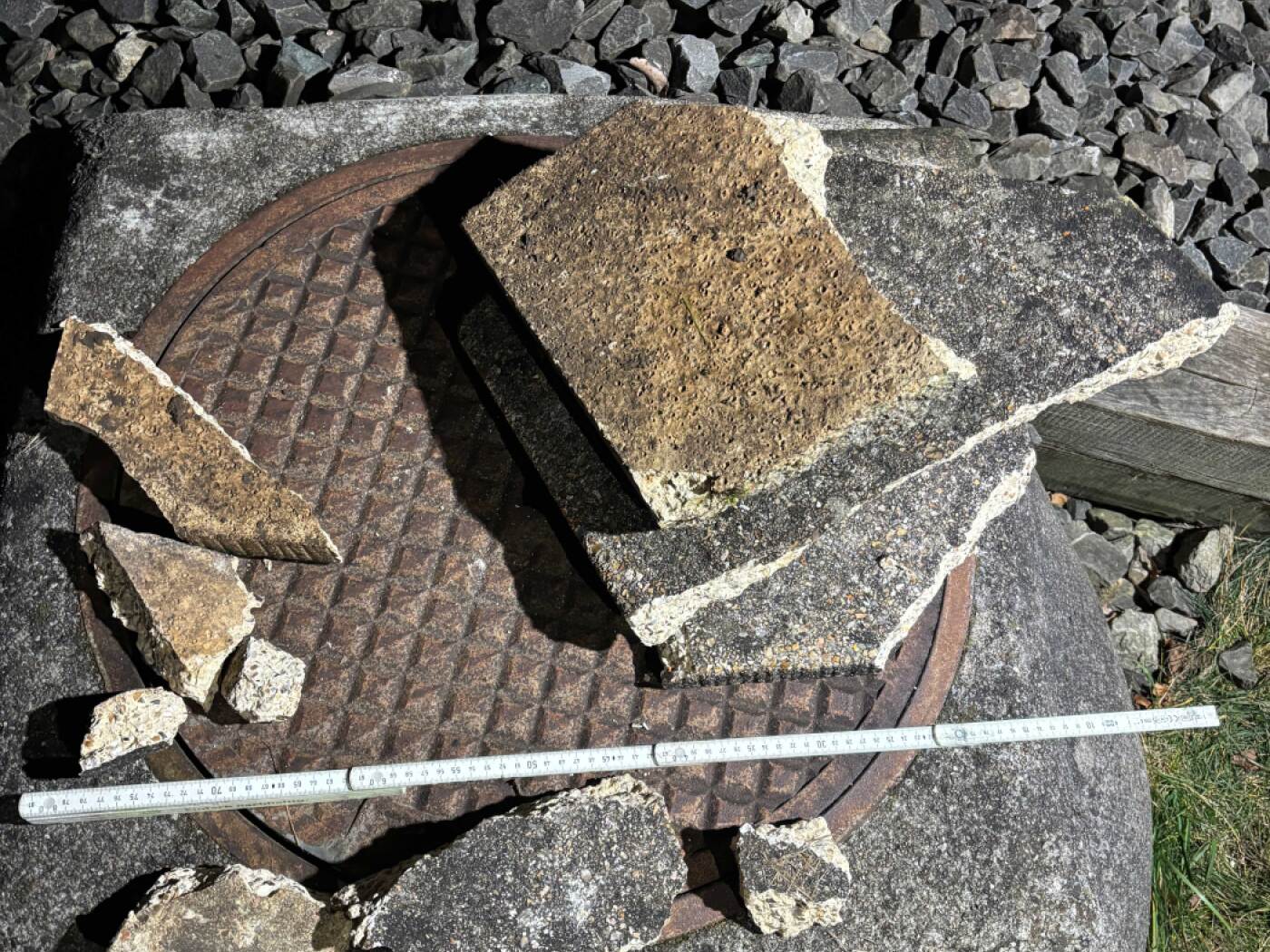 lastra di cemento rotta