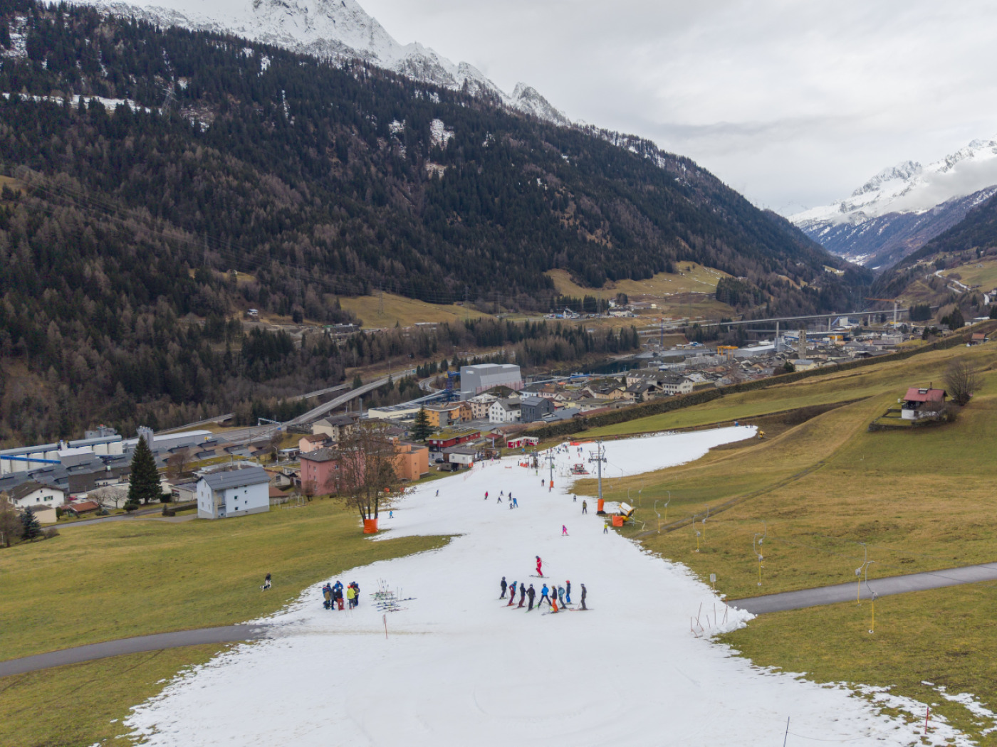 Dry December raises fire risk at high altitudes in Switzerland