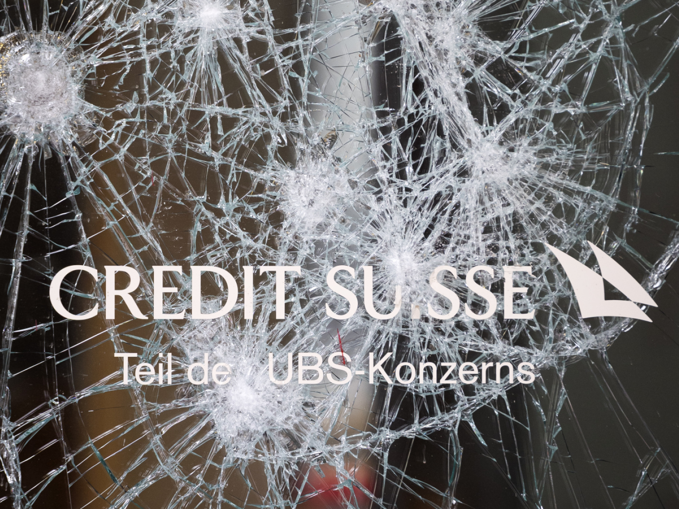 প্রাক্তন ক্রেডিট সুইস কর্মচারী অর্থ পাচারের অভিযোগে অভিযুক্ত