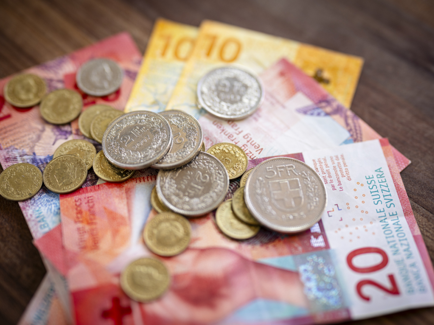 Swiss nominal wages rising after nine months