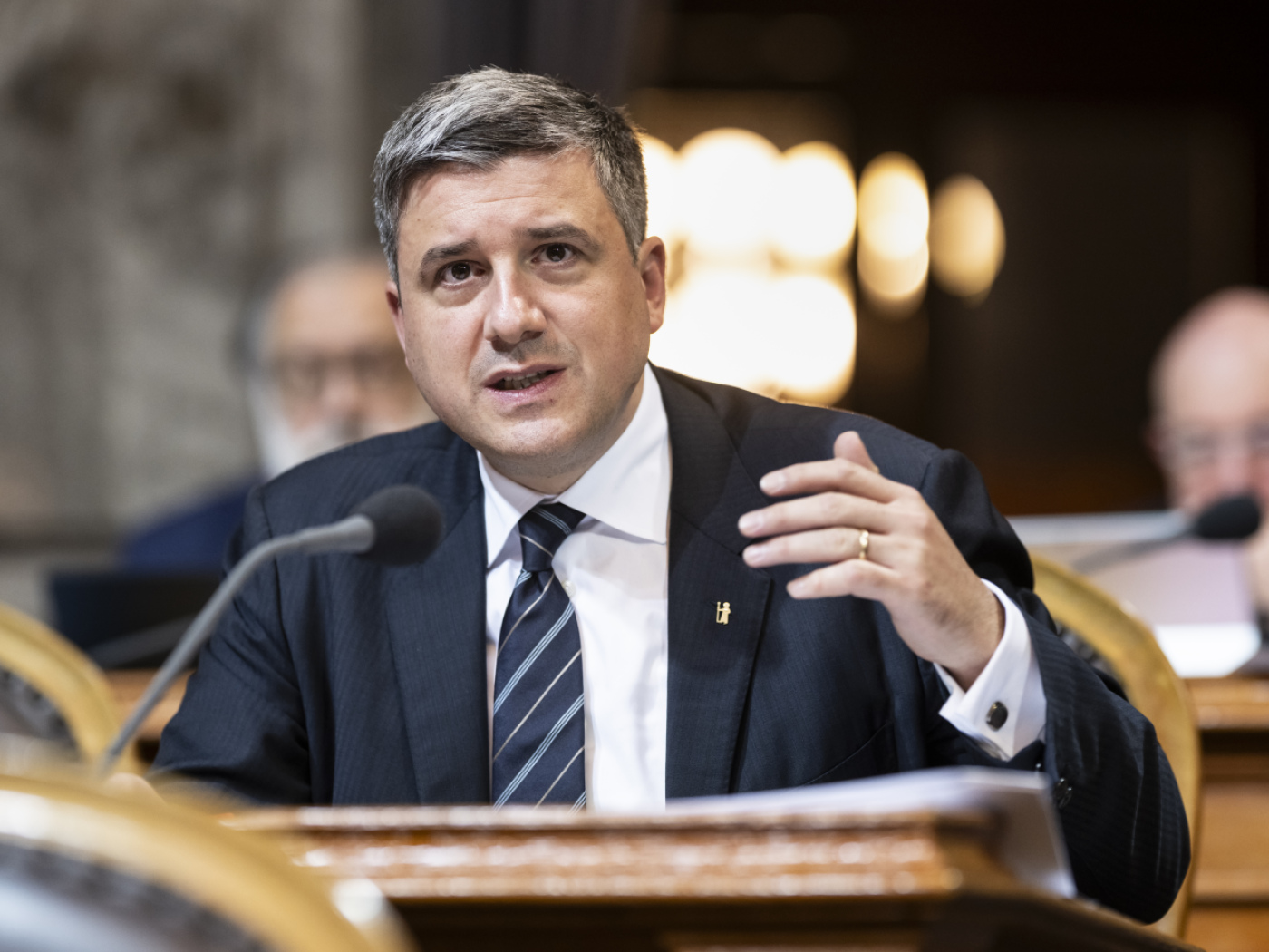 Council of States revises federal savings downwards