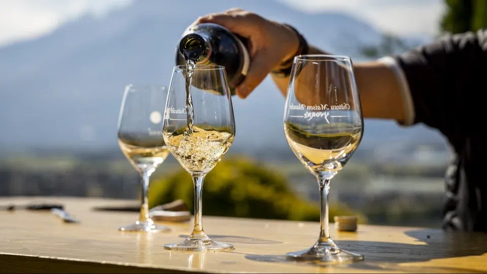 Vin et apéro : un incontournable en Suisse romande