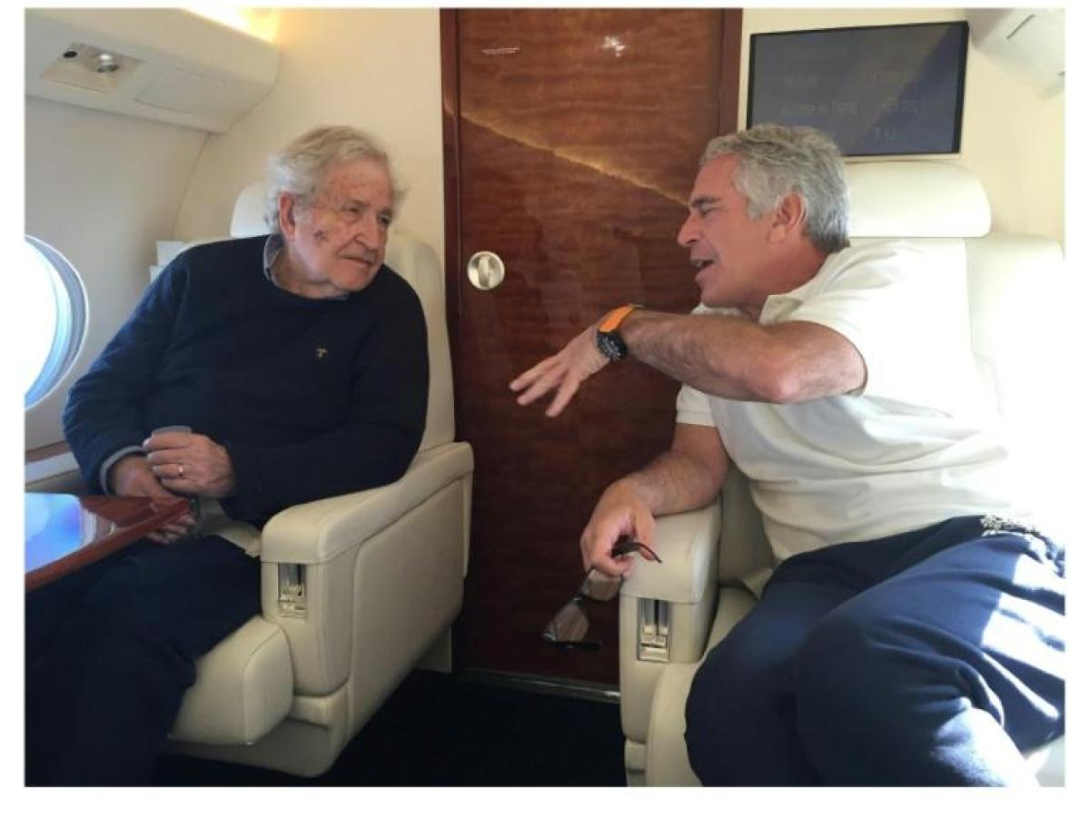 川普政府拟公布艾普斯坦档案前夕民主党发新照片施压- SWI swissinfo.ch